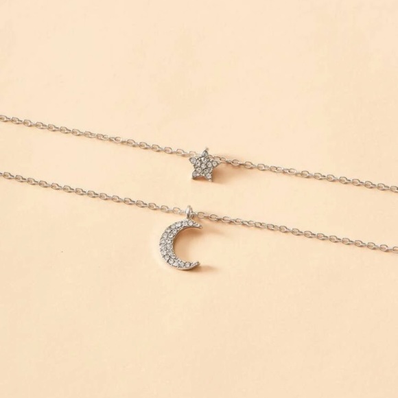 🌙 Crescent Moon & Star Double Layered Necklace⭐️ - Picture 2 of 4
